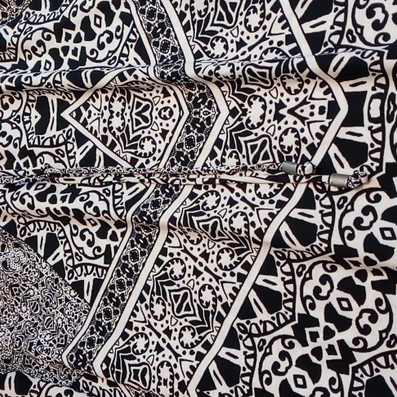 Faded Glory Black/White Design Skirt w Front Tie and Side Slits XXL - Picture 4 of 6